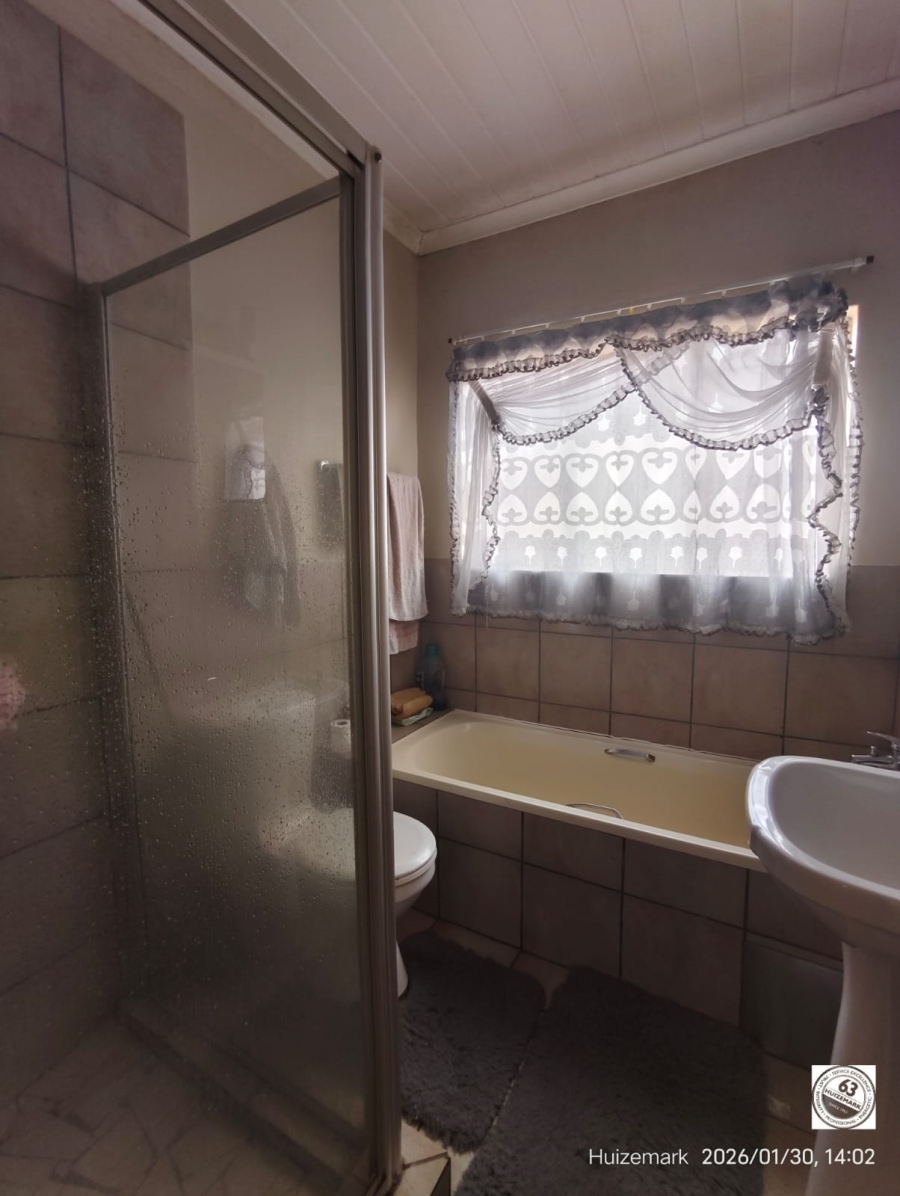 2 Bedroom Property for Sale in Vaalpark Free State